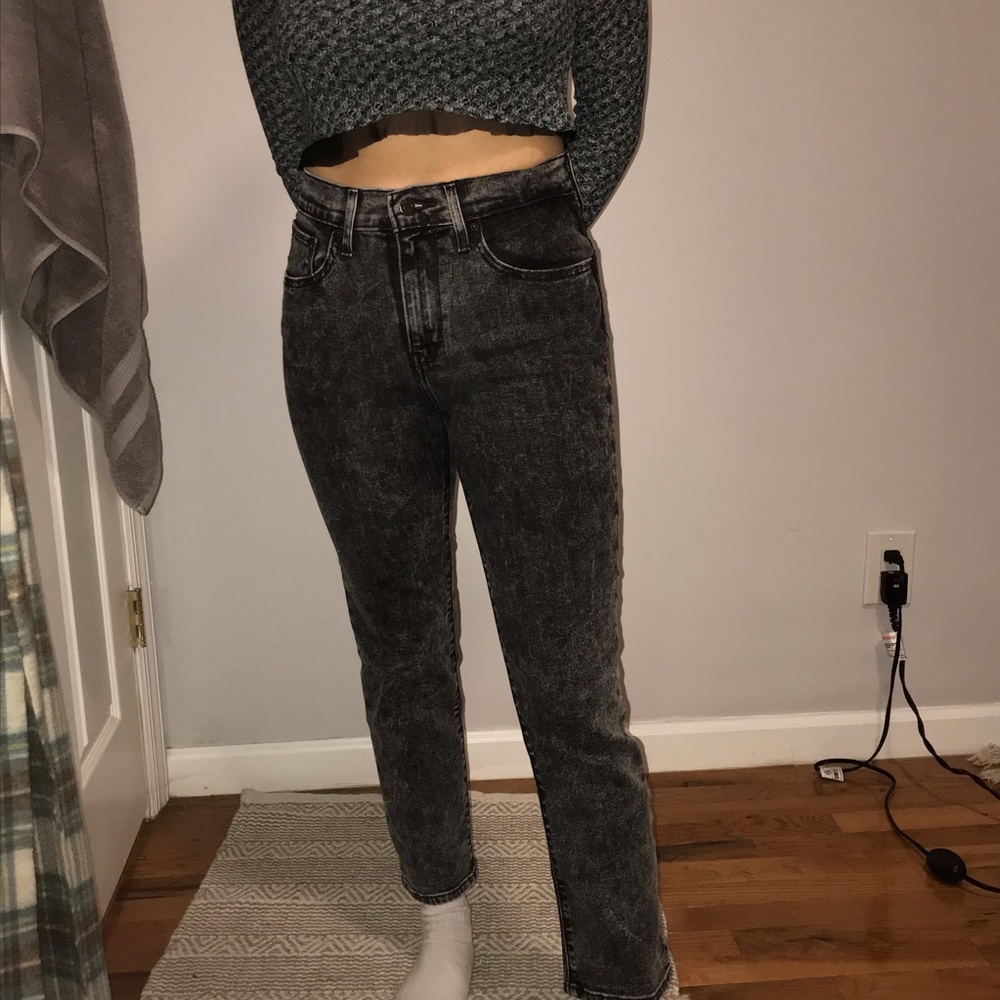 High Waisted Straight Leg Levi’s Jean